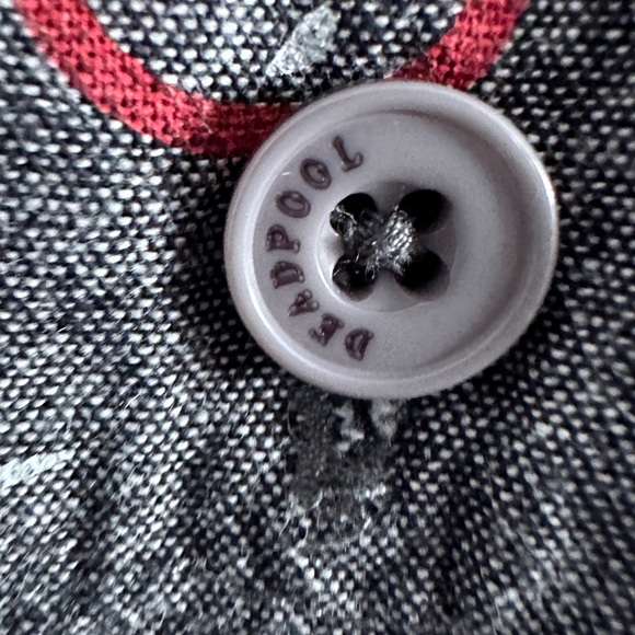 Men’s Marvel Deadpool Button Down - Picture 4 of 6